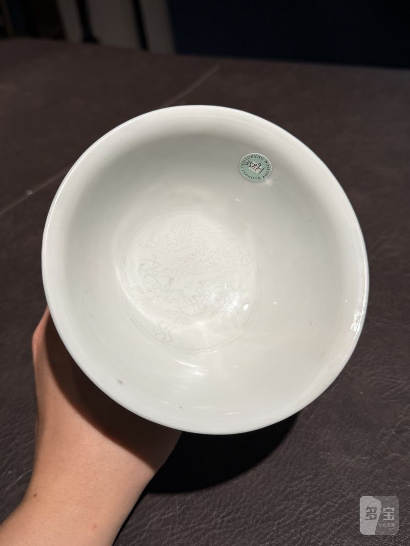 明嘉靖 白釉暗刻龙纹高足杯 - 图12